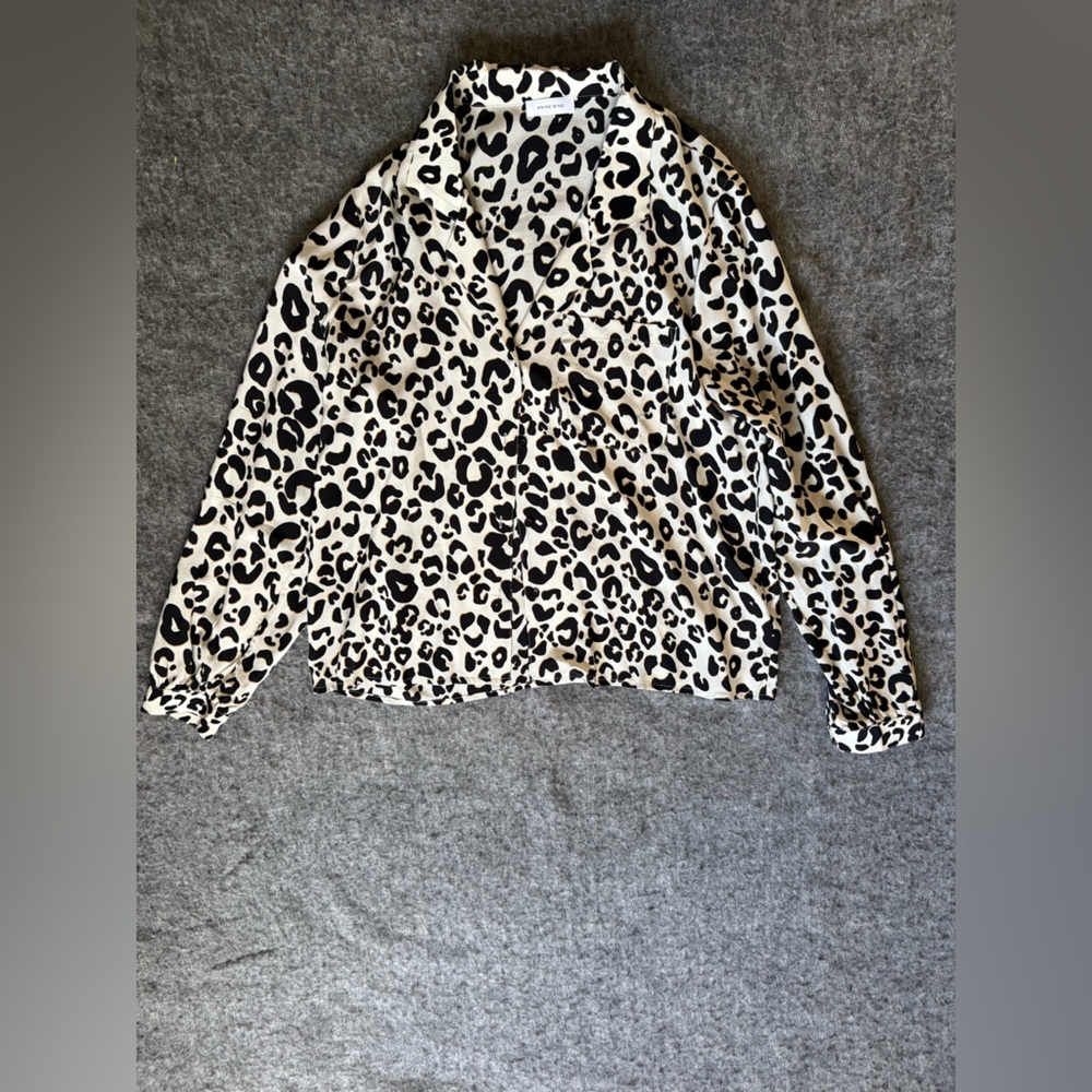 Anine Bing Lilah Silk Blouse in Leopard. Like new. Fits 12-16 well.